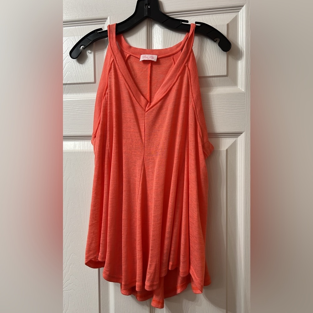Flowy tank